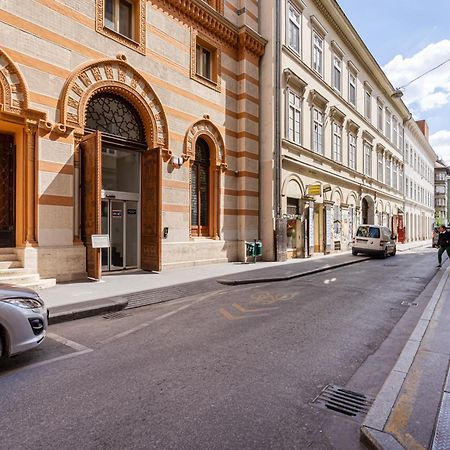 R10- Boutique Apartments, Best Location. By Bqa Budapest Bagian luar foto