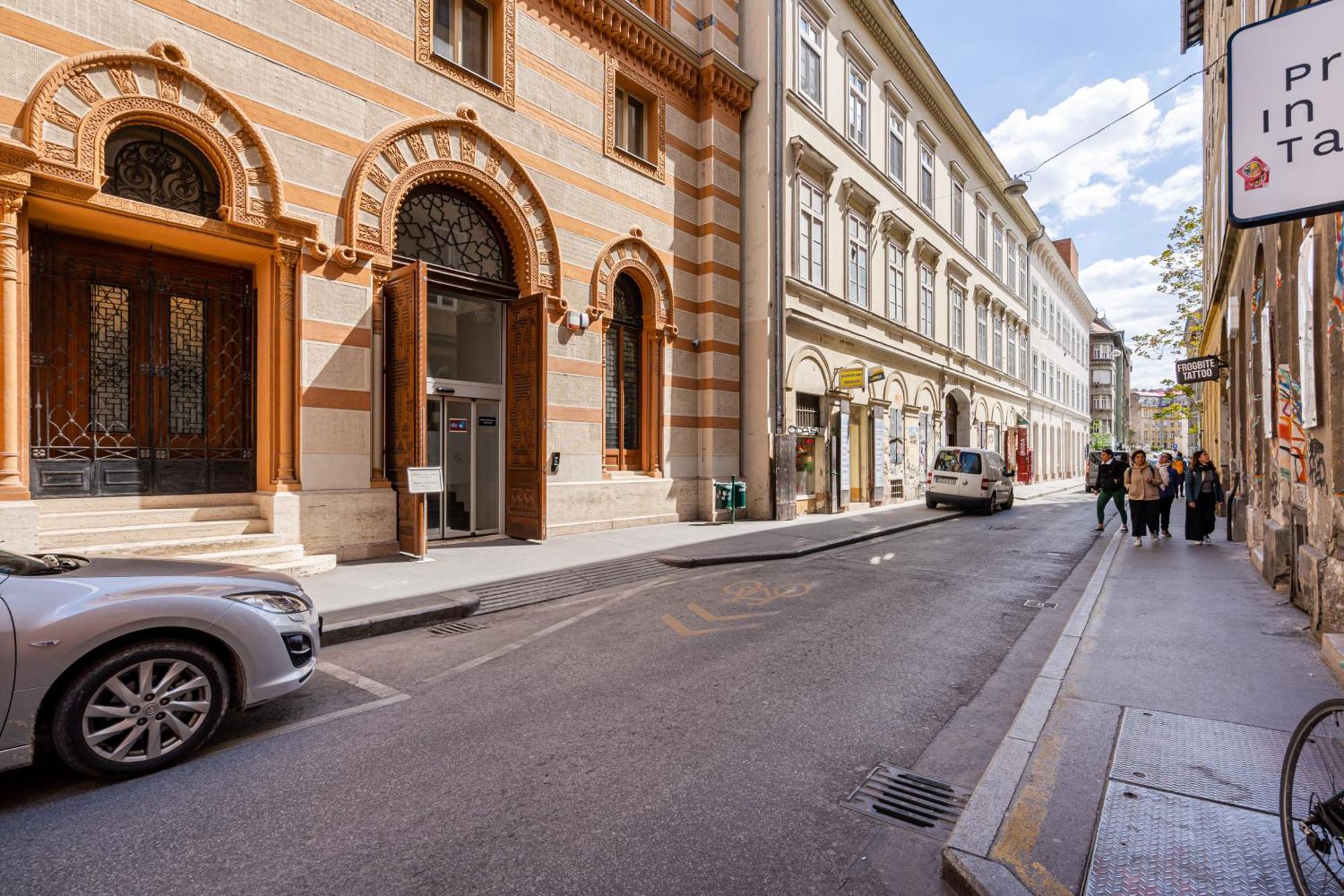 R10- Boutique Apartments, Best Location. By Bqa Budapest Bagian luar foto